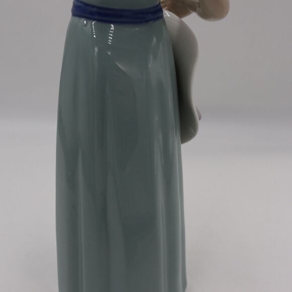 Lladro 5010 Prissy Girl in Blue Dress with Hat Figurine Statuette - Picture 6 of 16